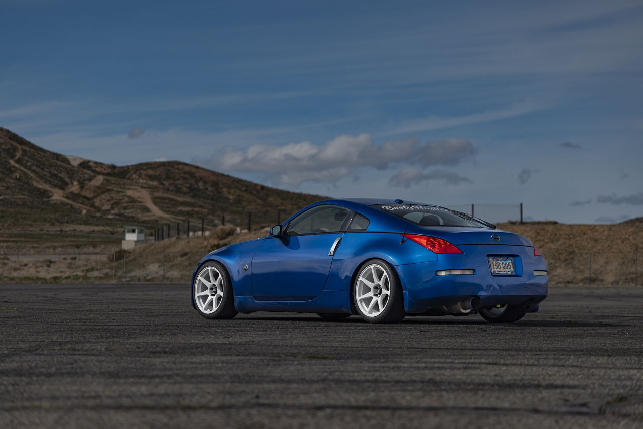 今では激レアなドルフィン◆2009◆ 2009 Nissan 350Z - Motegi BATTLE - White | Motegi Wheels